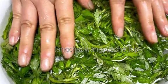 端午节艾叶煮鸡蛋VS传统保健方法：扫除寒湿效果大比拼